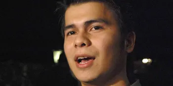 Handika Pratama Dapat Kado Sarjana di Hari Ultah