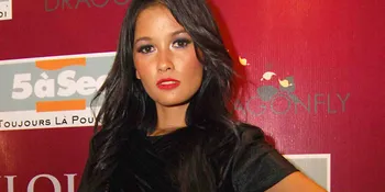 Titi Sjuman Melenggang di Catwalk