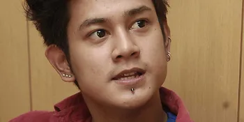 Dwi Andhika - Chika Jessica Tak Mempan Godaan