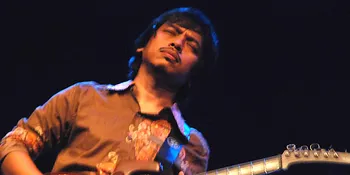 Dewa Budjana Kenang Ayah di Atas Panggung