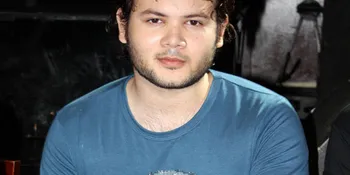 Ridho Rhoma Mimpi Main Ice-Skating di Rusia