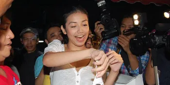 Velove Vexia: Aku Tak Ingin Kado Dalam Bentuk Barang