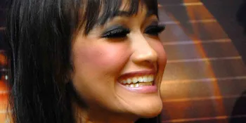 Julia Perez Deg-Degan Duet Bareng Pasha