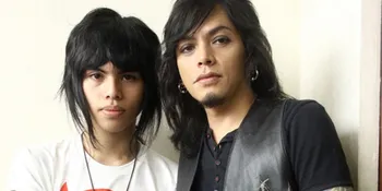 Lulus SMA, Axel Konsen di Musik