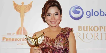 Feny Rose Jatuh Cinta Pada Songket Palembang