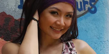 Suami Telat Bilang, Alena Urung Tampil