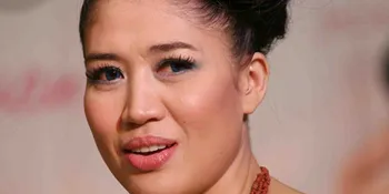 Gaya Rambut Baru Sania, Sanggul di Atas
