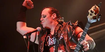 Misfits 'Meraung' di Pantai Carnaval
