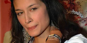 Rebecca Belum Siap Nikah