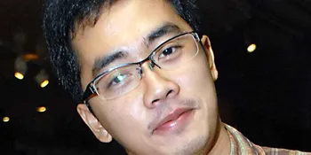 Dennis Adishwara: Enak Kerja Dengan Teman Sendiri
