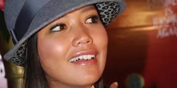 Shanty Dapat Penghargaan Sebagai Inspiring Woman