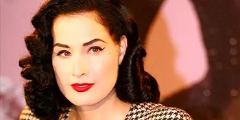 Dita Von Teese Berminat Bikin Clothing Line