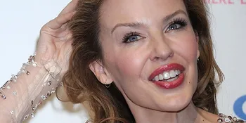 Kylie Minogue Fobia Gantungan Baju