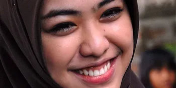 Oki Setiana Sabet Piala Layar Emas Pendatang Baru Terfavorit