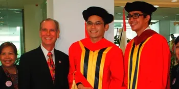 Marcell Chandrawinata dan Ben Kasyafani Wisuda Bareng