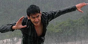 Boy Hamzah Jadi Etalase Berjalan