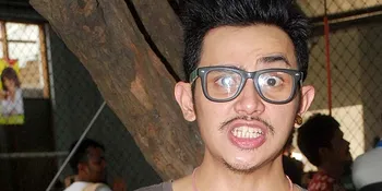 Vicky Nitinegoro Masih Betah Jomblo