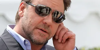 Russell Crowe Berencana Main Film India