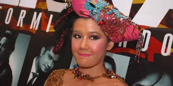 Ardina Rasti Bangga Memakai Kebaya