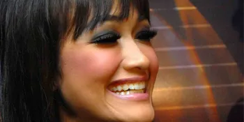 Julia Perez Tak Terpengaruh Kekalahan Ratih Sanggarwati