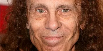 Ronnie James Dio Tutup Usia
