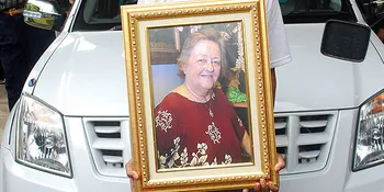 Mama Lauren: 2012 Bukan Kiamat, Justru Kebangkitan Indonesia Raya