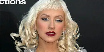 Album Tak Laku, Christina Aguilera Tunda Tur
