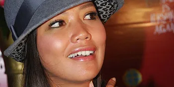 Shanty Akui Kabar Pertunangannya