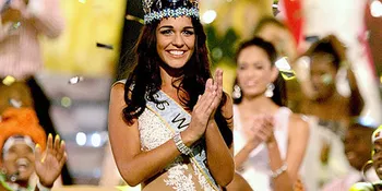 Miss World Doyan Makan Sate