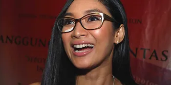 Happy Salma Bawakan Puisi Karya Bung Karno