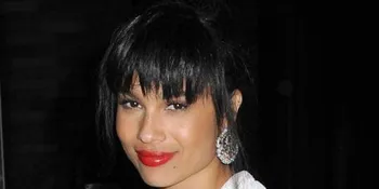 Zoe Kravitz Sering Mencuri Pakaian Lenny Kravitz