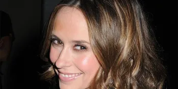 Jennifer Love Hewitt Bahagia Menjomblo