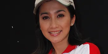 Desy Ratnasari Bingung Saat Ditanya Soal Agama