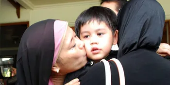 Dewi Yull: Gizka Semangati Anak Tunarungu
