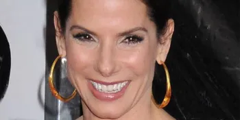 Sandra Bullock Hanya Tidur 3 Jam Semalam
