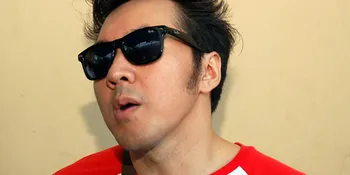 Anak Tanya Film Porno, David Naif Bingung