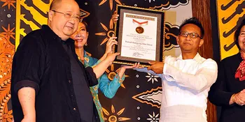 Jaya Suprana Resmikan Rekor Dunia Batik Terbesar