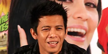 Ariel Panen Dukungan Lewat Twitter dan Facebook
