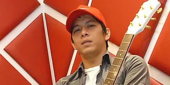 Minta Gitar, Ariel Janji Bikin Lagu