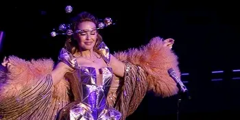 Kylie Minogue Membeku di Lokasi Syuting