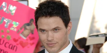 Kellan Lutz Hampir Diborgol Penggemar