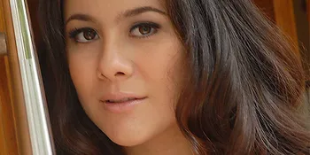 Alihkan Rasa Sakit, Wulan Beli Majalah