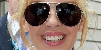 Album Kylie Minogue Mengincar Posisi Terhormat