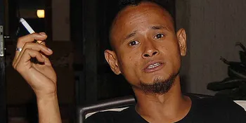 Ario Rubbrik, Awali Karier Dari Pembantu Umum