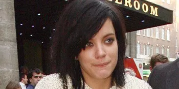 Lily Allen Hasilkan 10 Lagu Untuk Musikal 'BRIDGET JONES'