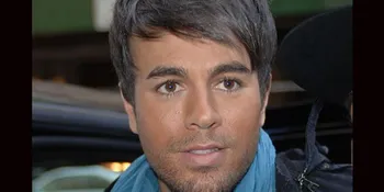 Enrique Iglesias Dihadiahi Pembalut Wanita Bekas