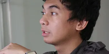 Raditya Dika Narsis Lewat 'CINTA BRONTOSAURUS'