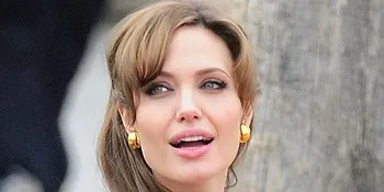 Angelina Jolie Perankan Cleopatra Dengan Cara Beda