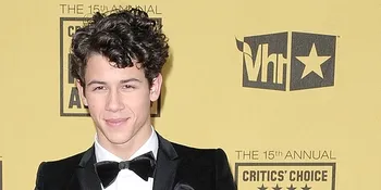 Sakit Tenggorokan, Nick Jonas Batal Manggung