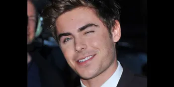 Zac Efron Lompat Dari Tebing!